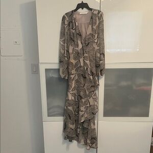 Astr The Label Floral black and white LS Maxi Dress XS